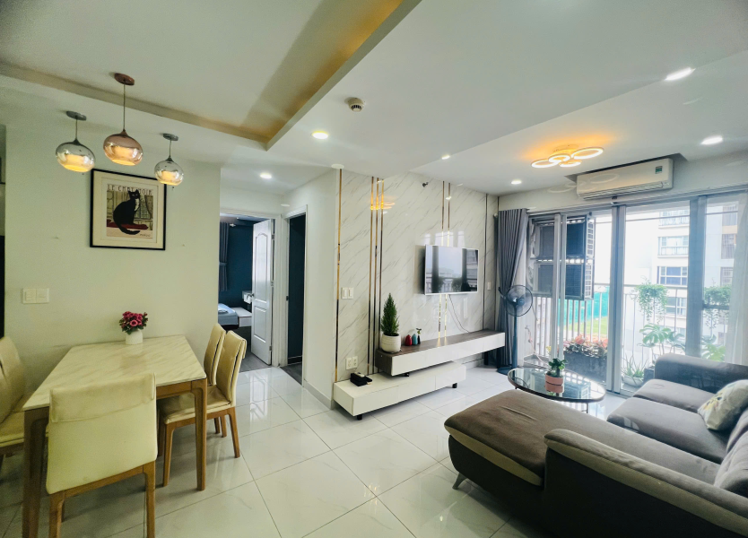 Cho thuê căn góc chung cư Scenic Valley 1, 02pn, giá 20tr/tháng, nhà đẹp, view trực diện hồ bơi.